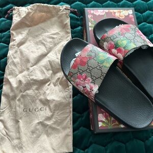 Gucci Floral Slide Sandals - Black and Multicolor